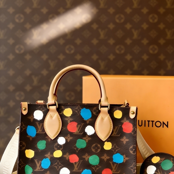 <AUTHENTIC>Louis Vuitton OnTheGo Tote Bag - Picture 3 of 6